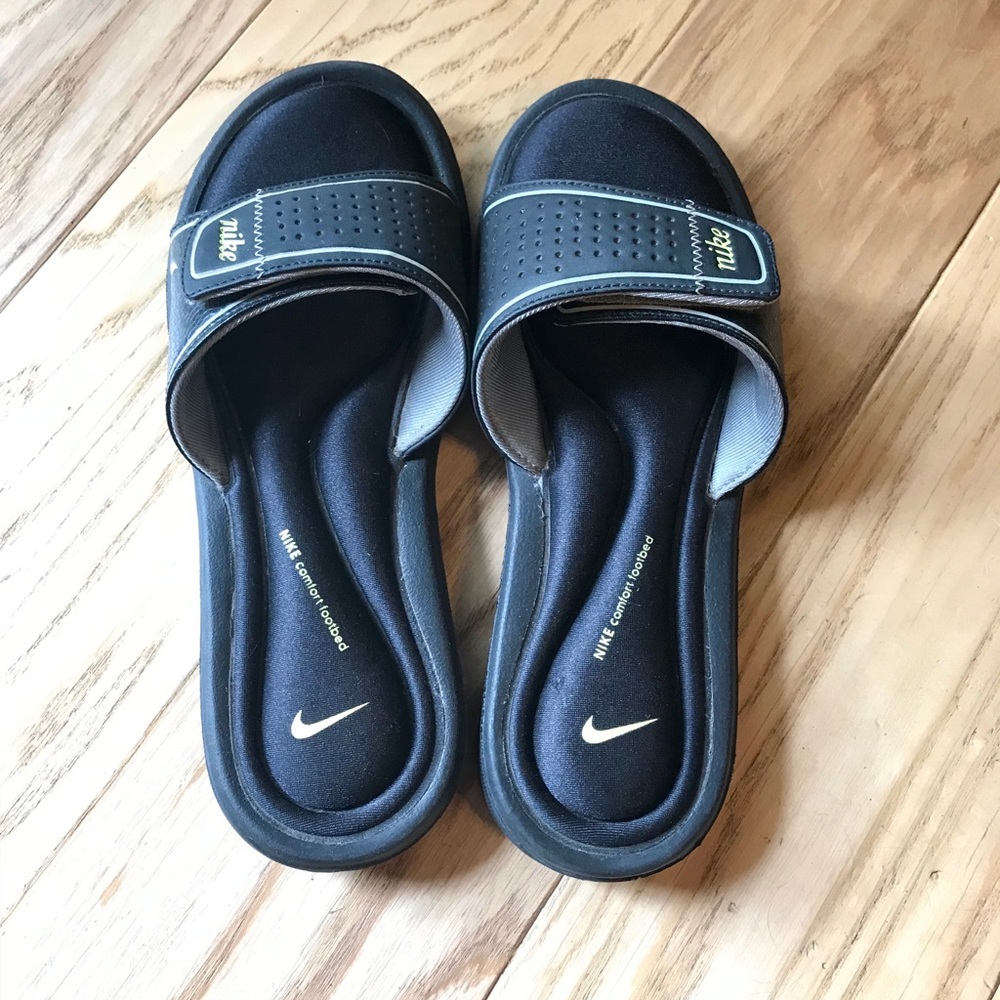 ⭐️NIKE SLIDES⭐️